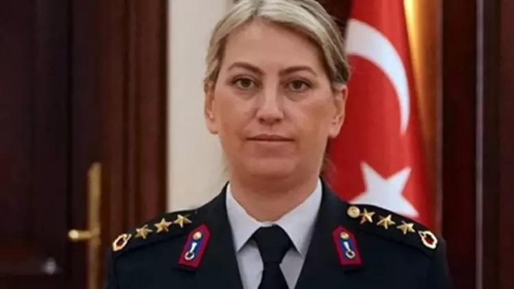 Türkiye’nin ilk kadın paşası: Gülden Mat Şakir!